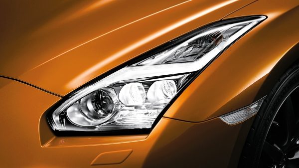 Nissan GT-R  Auto on/off LED head lamps